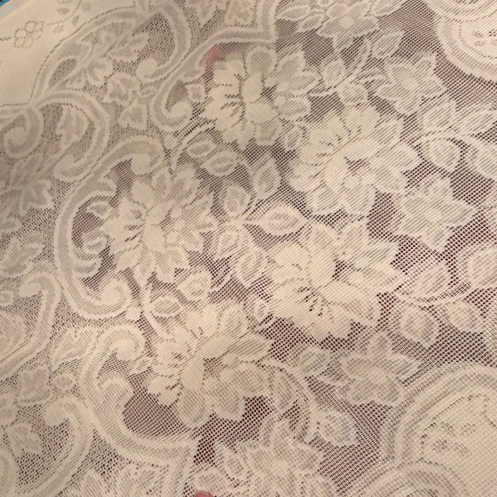 9’x6’ Cream Floral Lace Tablecloth